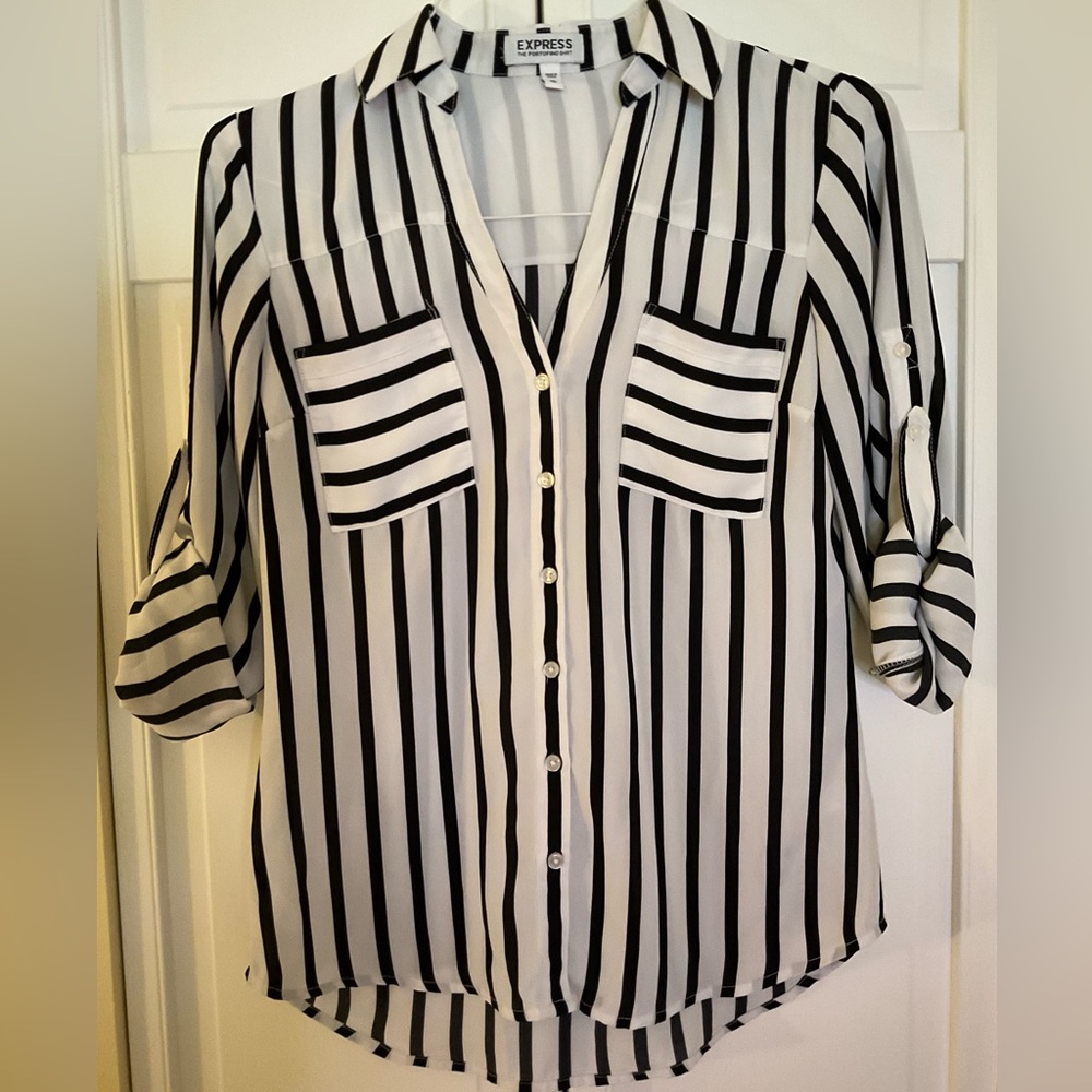 ❌ SALE ❌ Express Portofino Button Down - Picture 6 of 8